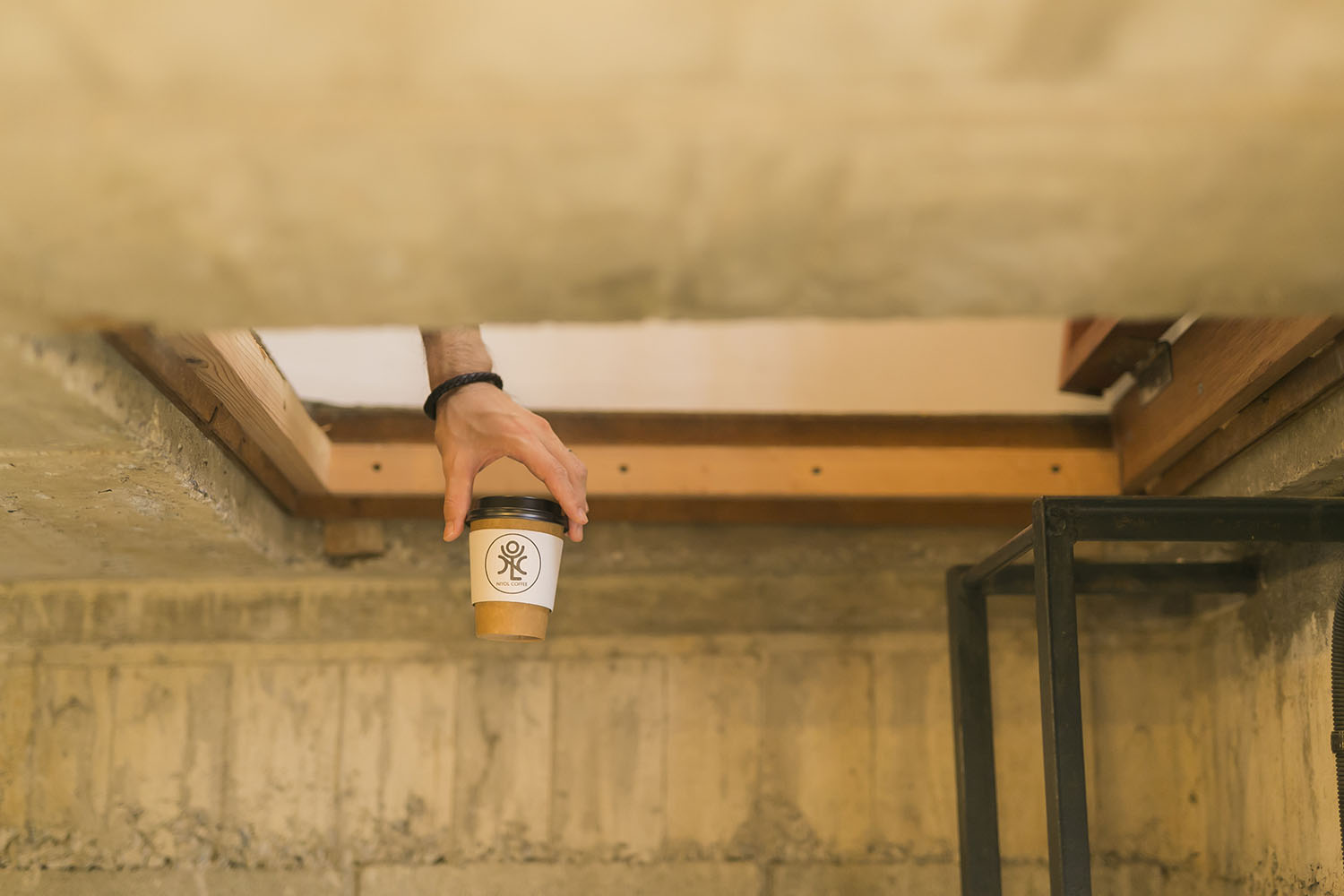 地下シェルターも話題。ナチュラルな店主の人柄溢れる『NIYOL COFFEE』