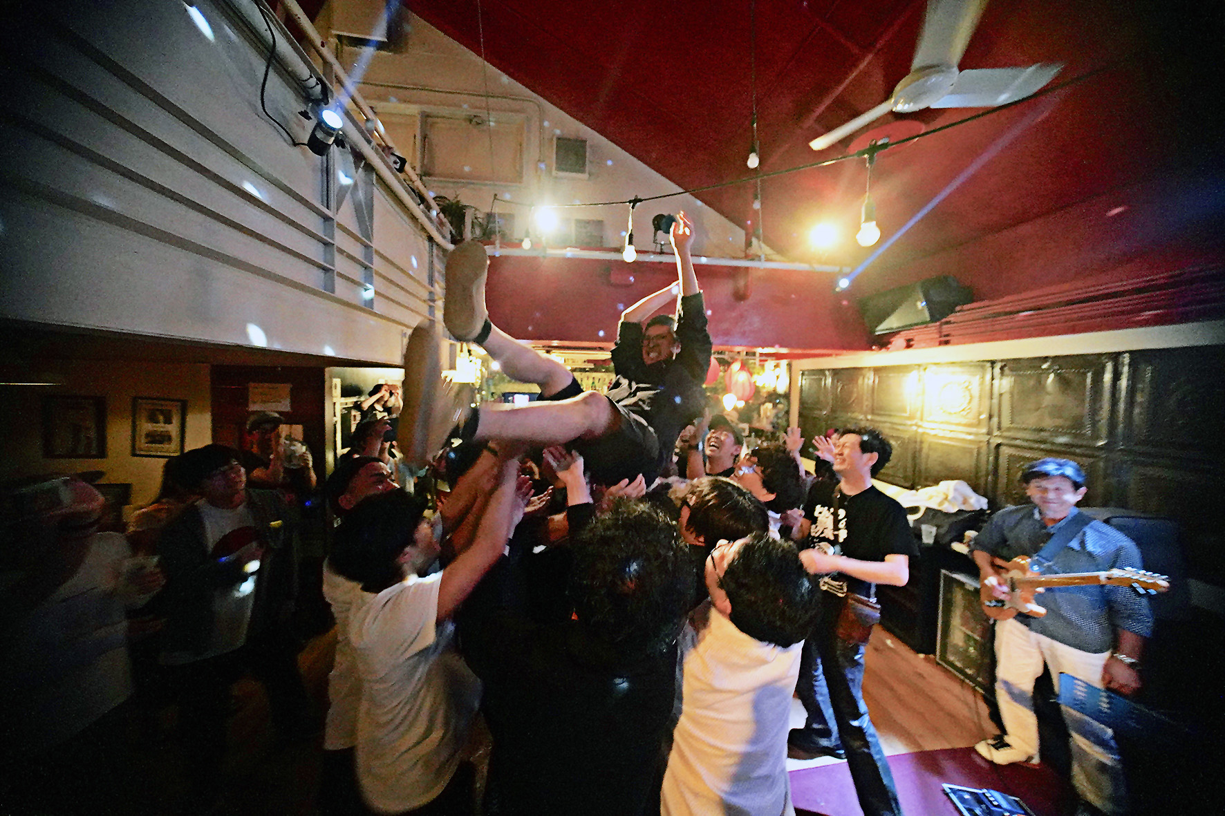 街の勲章！10周年を祝おう会①　 大名もぐら、宙に舞う。