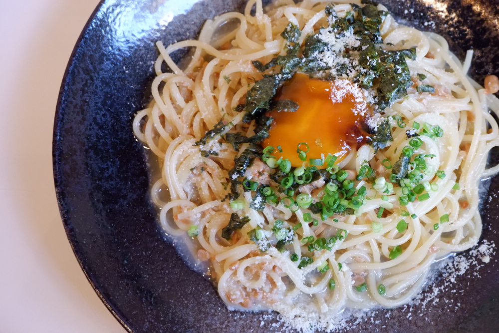 西新で朝から納豆スパ＆ちょい呑みができると話題！