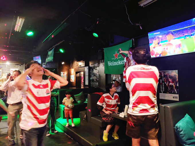 ラグビー応援ニュース①　10/13（日）応援観戦の穴バー追加情報！最終戦もスクラム組んで盛り上がるぞ〜!!