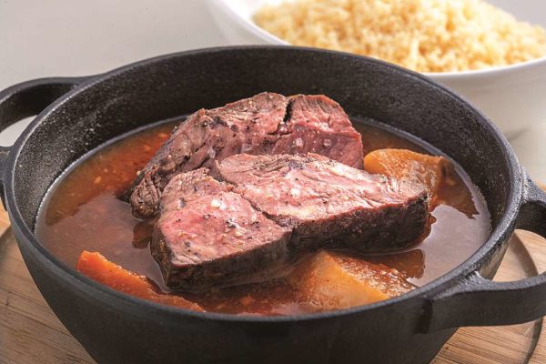 炭火焼の肉料理と 約70種のワインを楽しめる『Bistro Un Verre（ビストロ アンヴェール）』