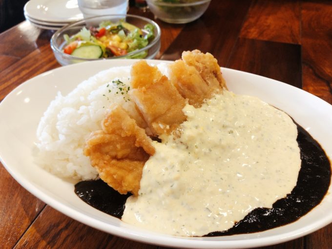 中央区平尾『喫茶アザラシ』で「チキン南蛮カレーとナポリタン」