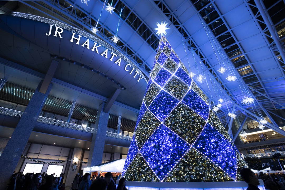 ☆博多部取材班☆<br>12月に入ってますます煌びやかで幻想的なムードに<br>CHIRISTMAS MARKET in 光の街・博多をリポート!