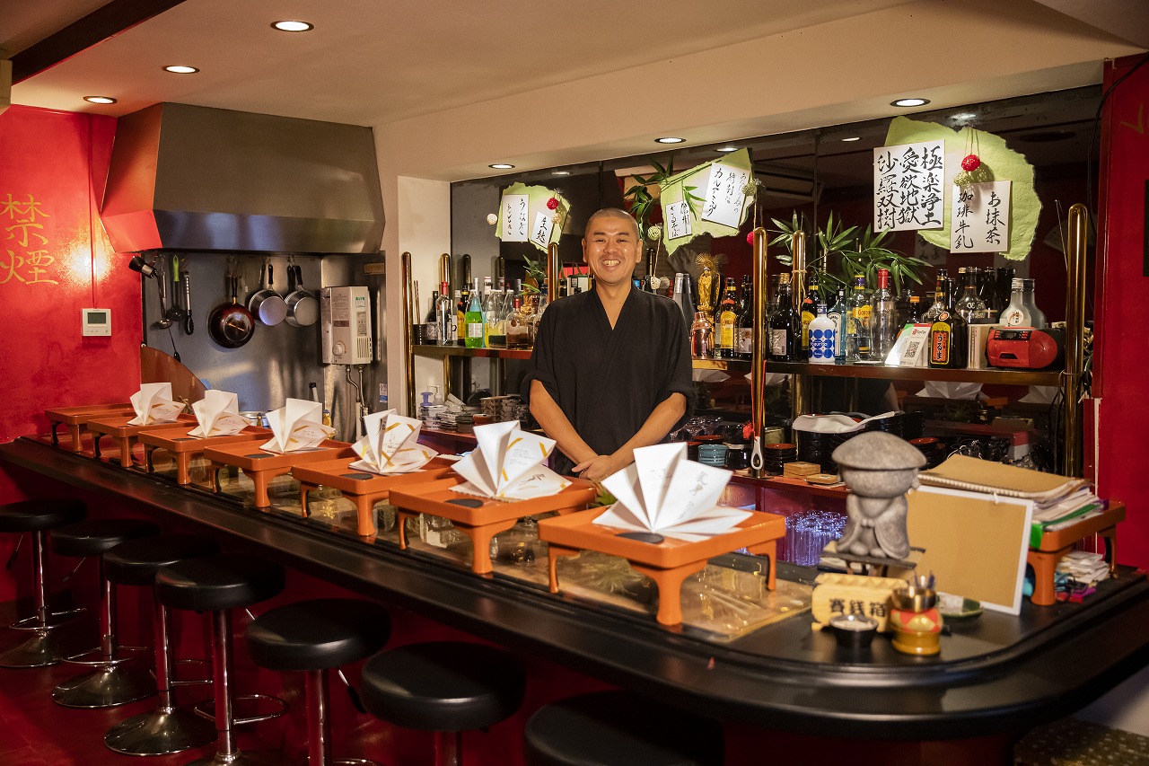 夜の街・中洲でお酒片手に恋愛相談！リアル僧侶のいる駆け込み寺『坊主バー』
