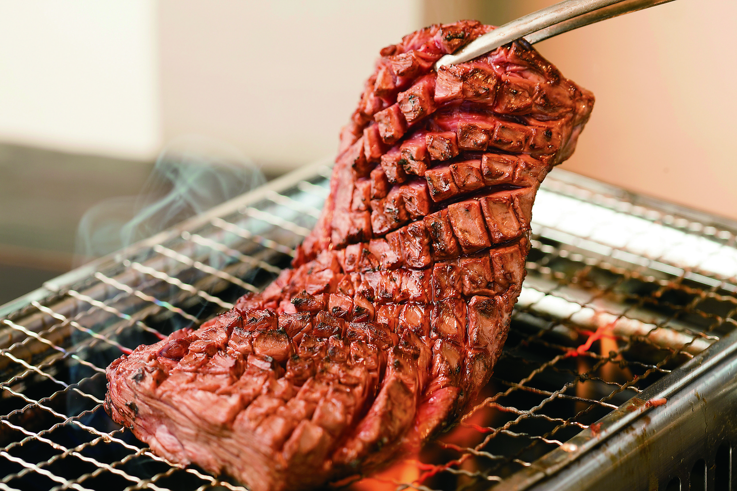 中洲のど真ん中で連日盛況！　中洲『大衆焼肉 まんげつ』