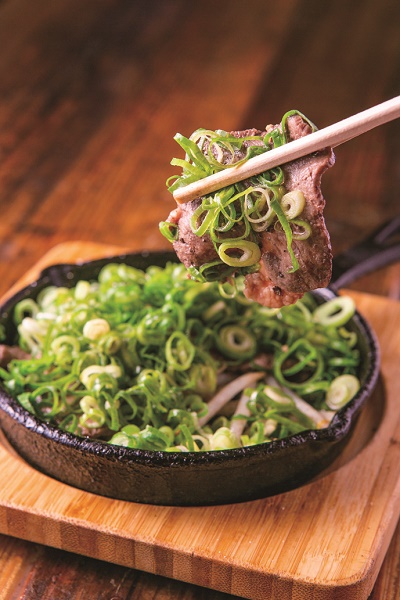 屋台のような立ち呑み肉酒場！？　中央区渡辺通『薬院大衆肉酒場 ヤカン』