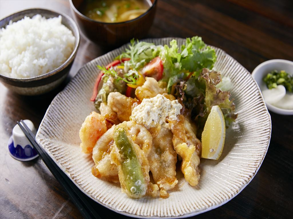 志摩サンセットロード沿いの『はれるや』で糸島メシ