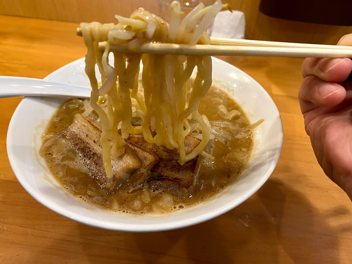 すっきり醤油からこってり濃厚味噌へ！<br>でもやっぱりうまい！　<br>南区高宮『はや川』