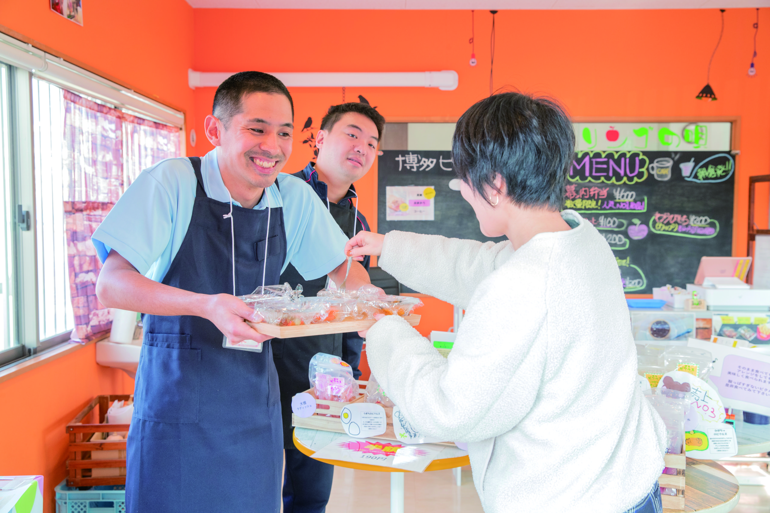 【福岡の高齢者施設】“博多ピクルス”で話題！商品開発や販売を通じて利用者の自立を支援「障がい福祉サービス事業　リンゴの唄」