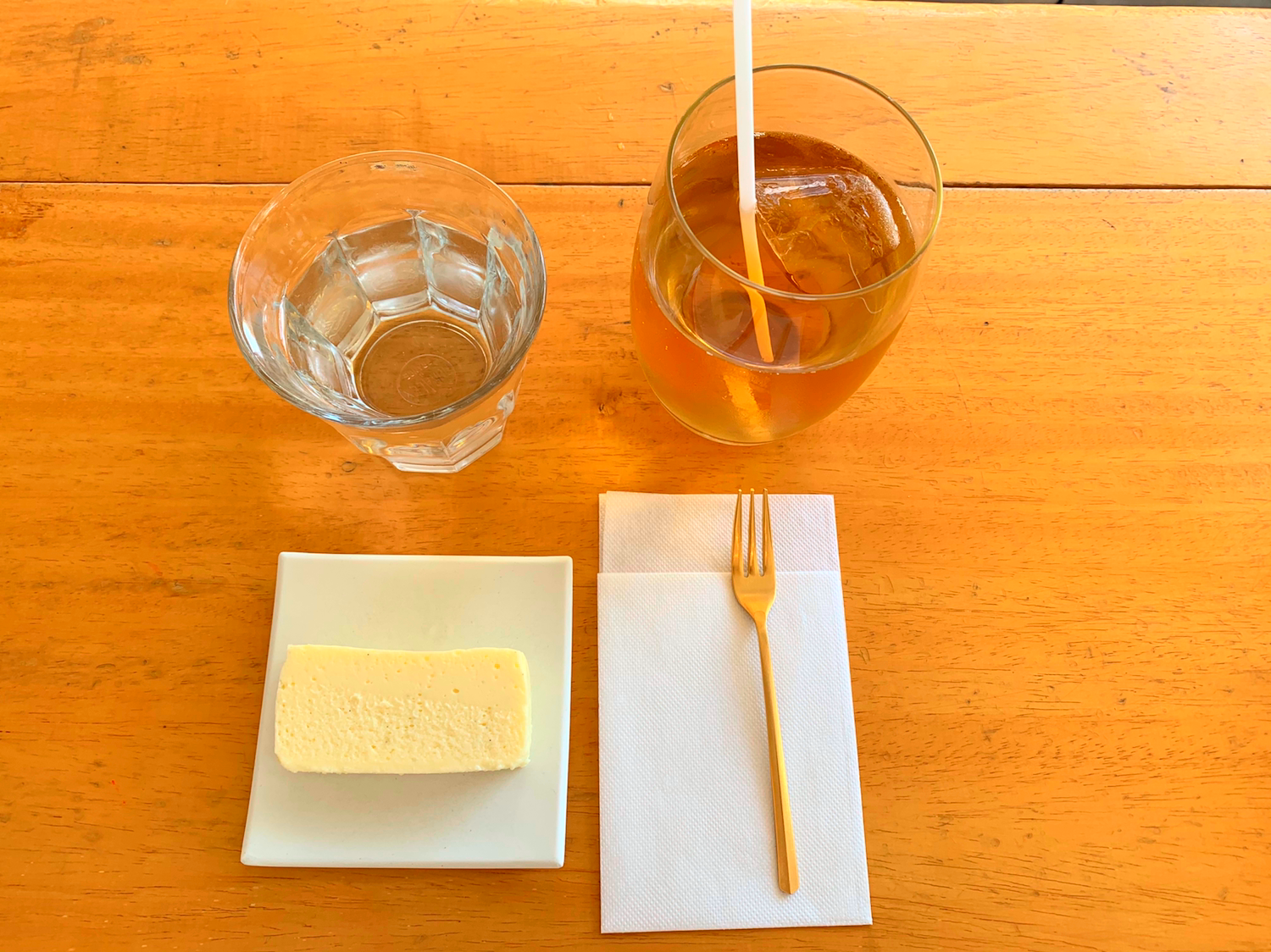【平尾の人気カフェ】大きな窓から景色を眺めながらなめらかチーズケーキ「abeki （アベキ）」