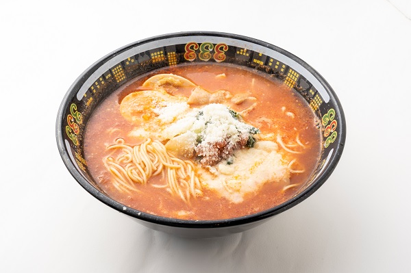 「福岡麺本2019」よりとんこつ派もついに認めた!?男性客がぞくぞく急増中『元祖トマトラーメン三味』