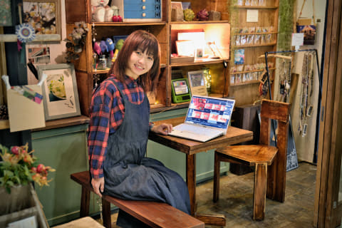 ノートPCでどこまで使える？　MSIの一押しモデルを写真家・鈴木さや香さんに試してもらった