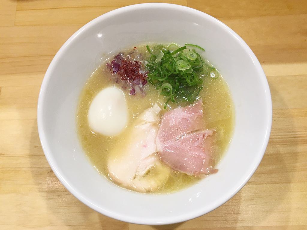 【福岡めん旅】豚骨王国・福岡に咲く細〜い路地裏＆ビル奥の小さな花「らぁ麺 なお人」（中央区渡辺通）