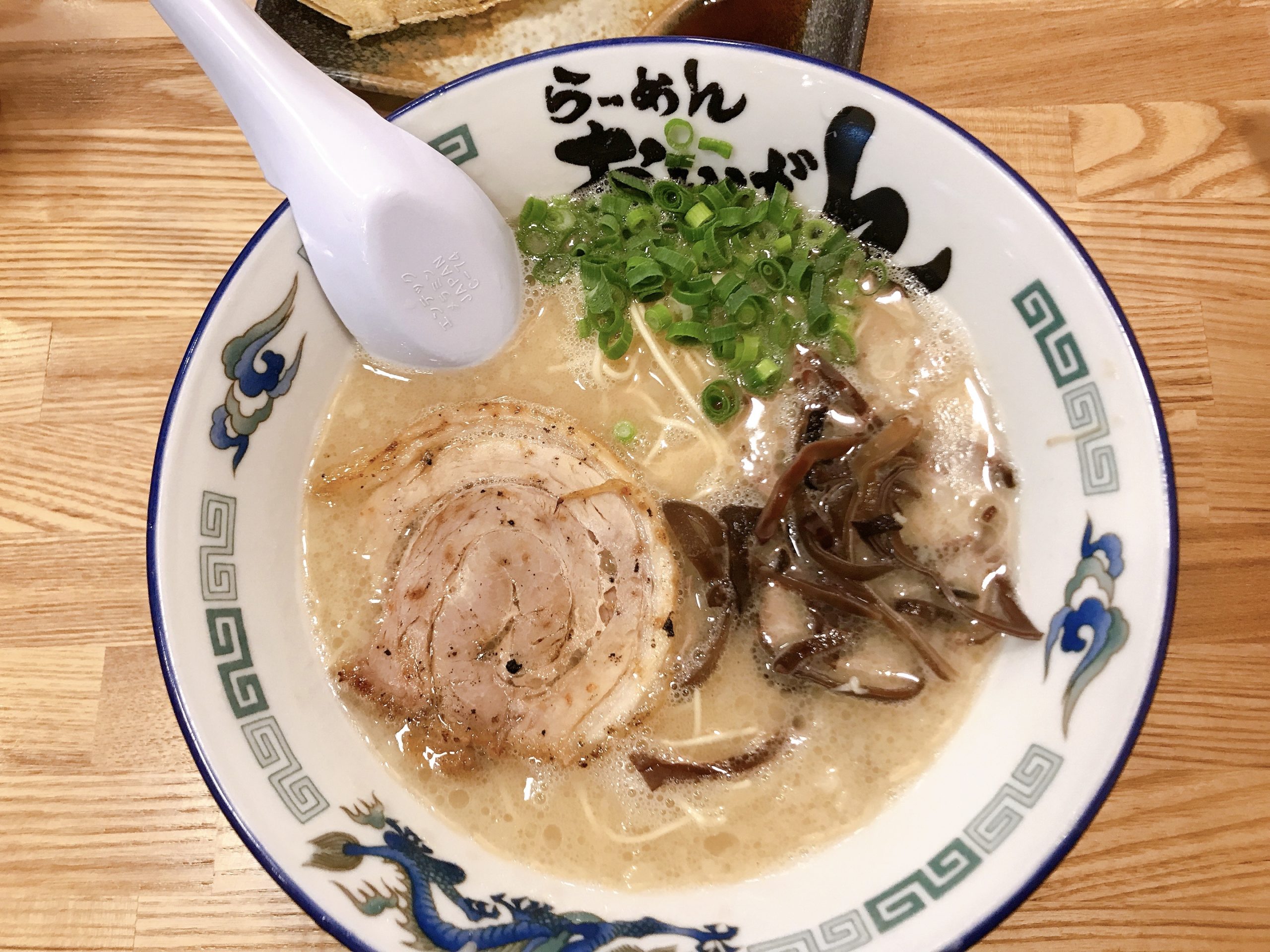 人気の濃厚豚骨ラーメンを大宰府でも味わえる 太宰府市宰府『らーめん おいげん 太宰府店』