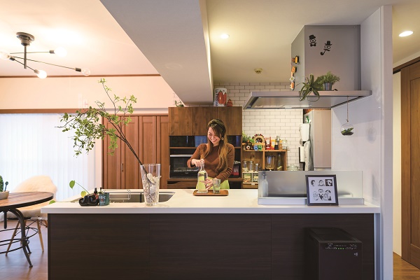 【すてきなリノベのお宅訪問　マンション】リノベ済み物件だから叶った好立地・好設備の住環境〈株式会社イエノタネ〉