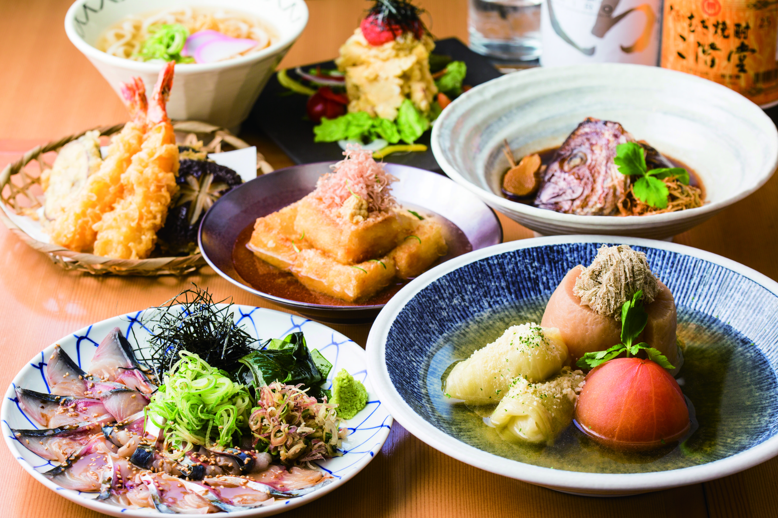 博多うどんの“進化系”オリジナリティあふれる新味が五感を満たす『博多うどん酒場　和八』