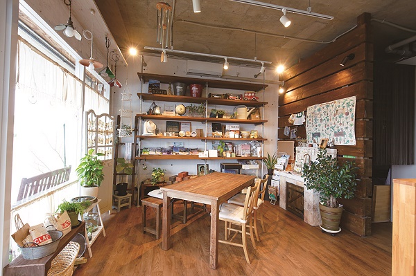 【リノベの達人】新しいもの×古いもの、住居×店舗、家族×愛犬。建物のウチもソトもお任せあれ。〈CLAFT renovation. studio〉