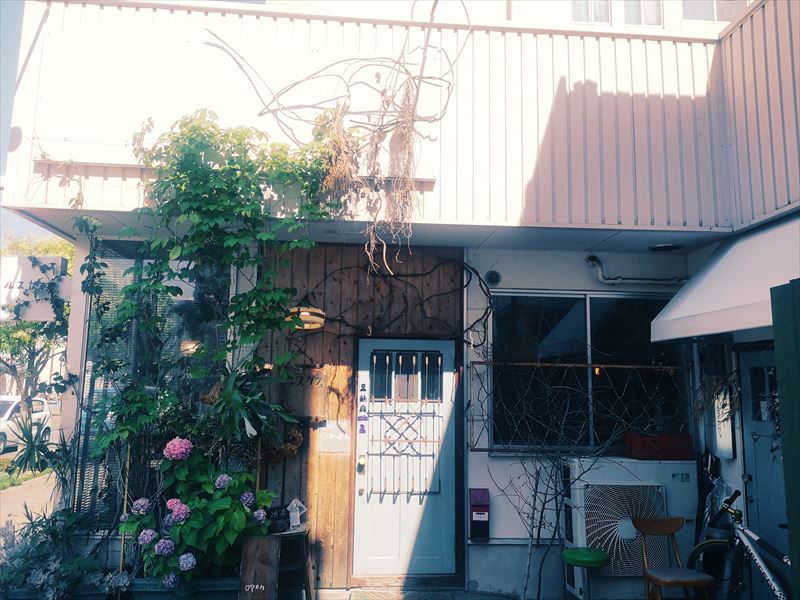 福岡カフェ まるで映画の世界 入った瞬間 別の世界が広がるおしゃれすぎるカフェ Lus Cafe ルス カフェ ふくおかナビ