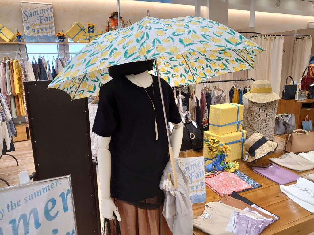 【雑貨店のスタッフが選ぶ一押しアイテム】日傘でソーシャルディスタンス！？