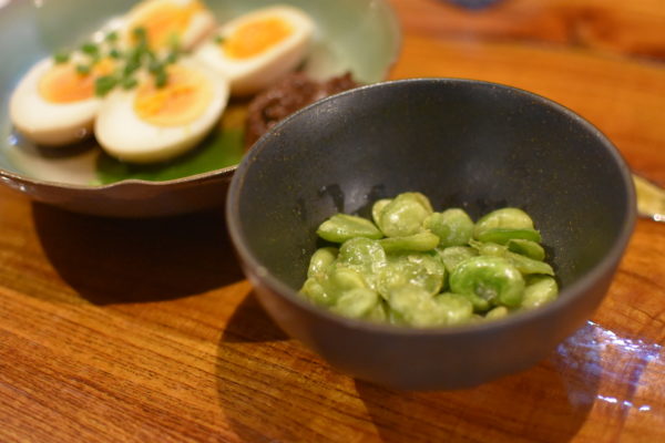 素揚げのそら豆と煮卵