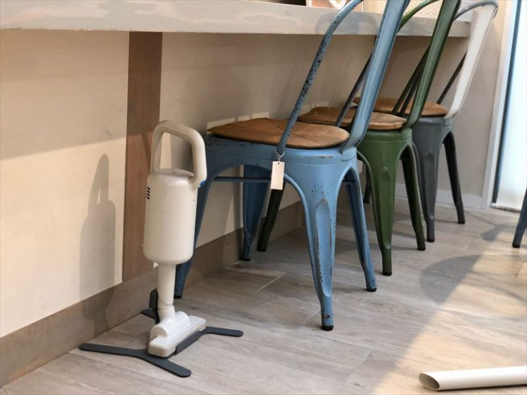【雑貨店のスタッフが選ぶ一押しアイテム】軽量でスタイリッシュ！コードレスクリーナーで快適なお掃除を