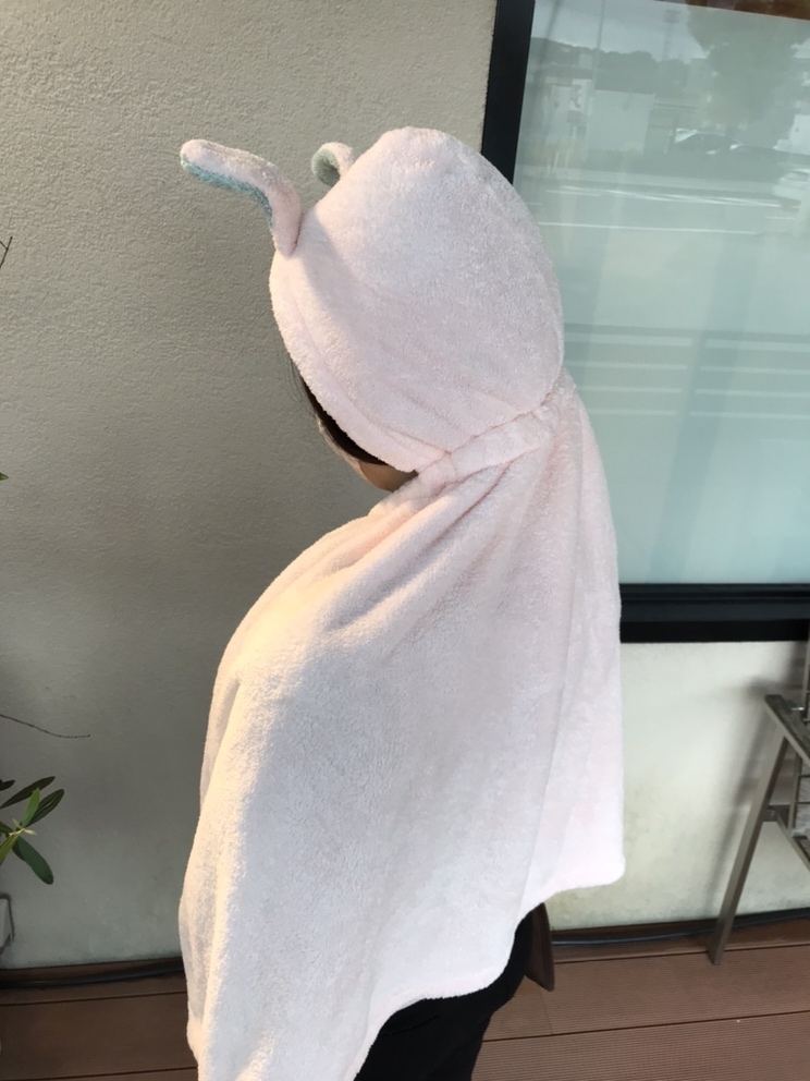 【雑貨店のスタッフが選ぶ一押しアイテム】サッと羽織れる！グングン吸水、サッと乾く！フード付きタオル！！