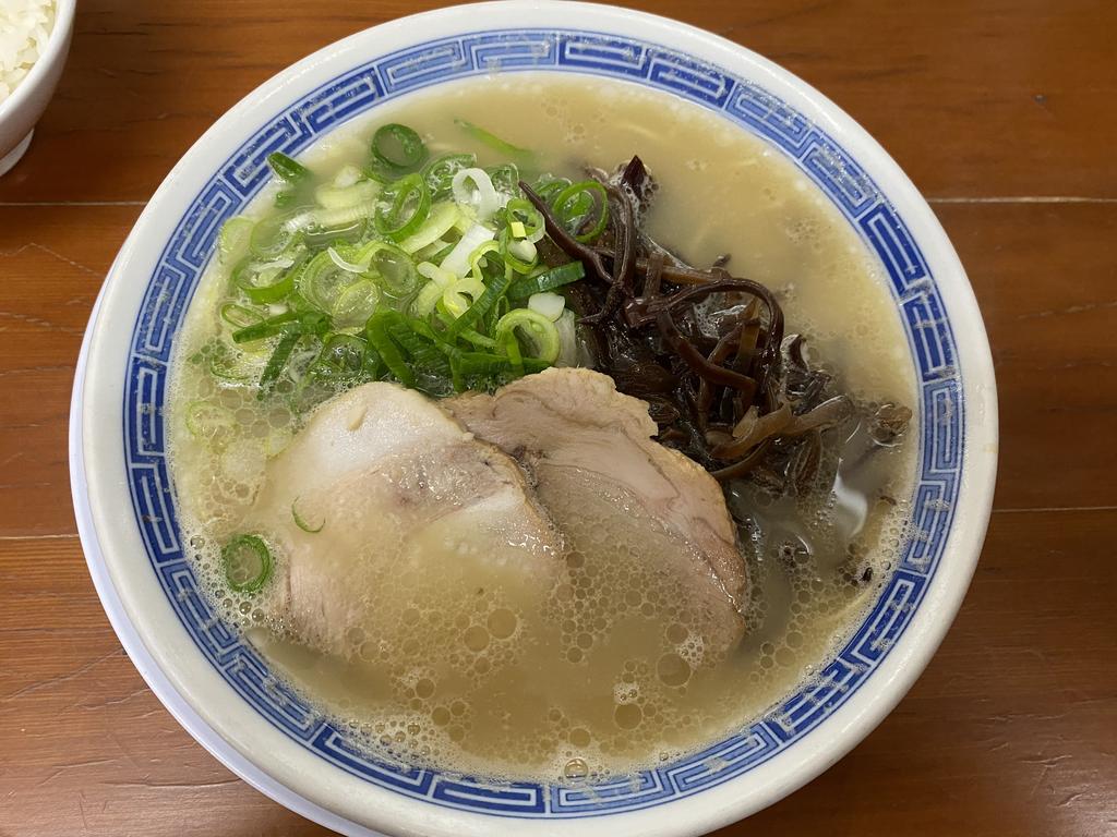 【行列ができるとんこつラーメン 名島亭本店】