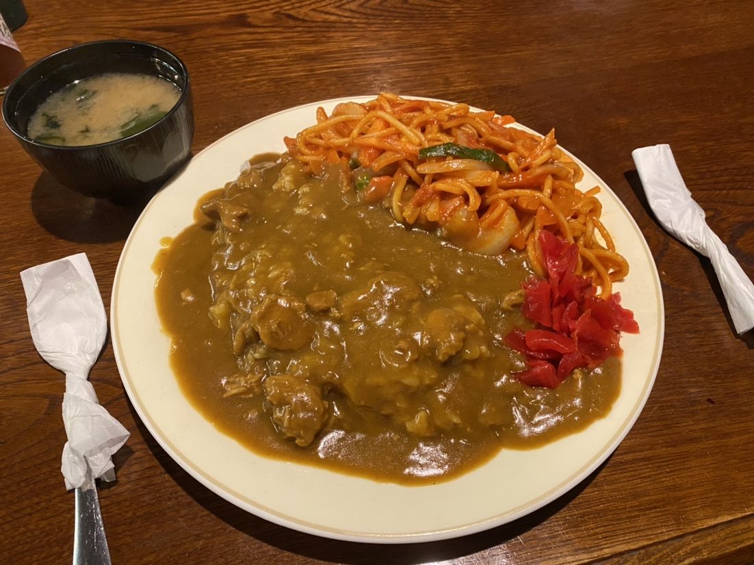 すきっ腹にガッツリチャージのカレーナポリタン　『喫茶・お食事の店 ふじ』