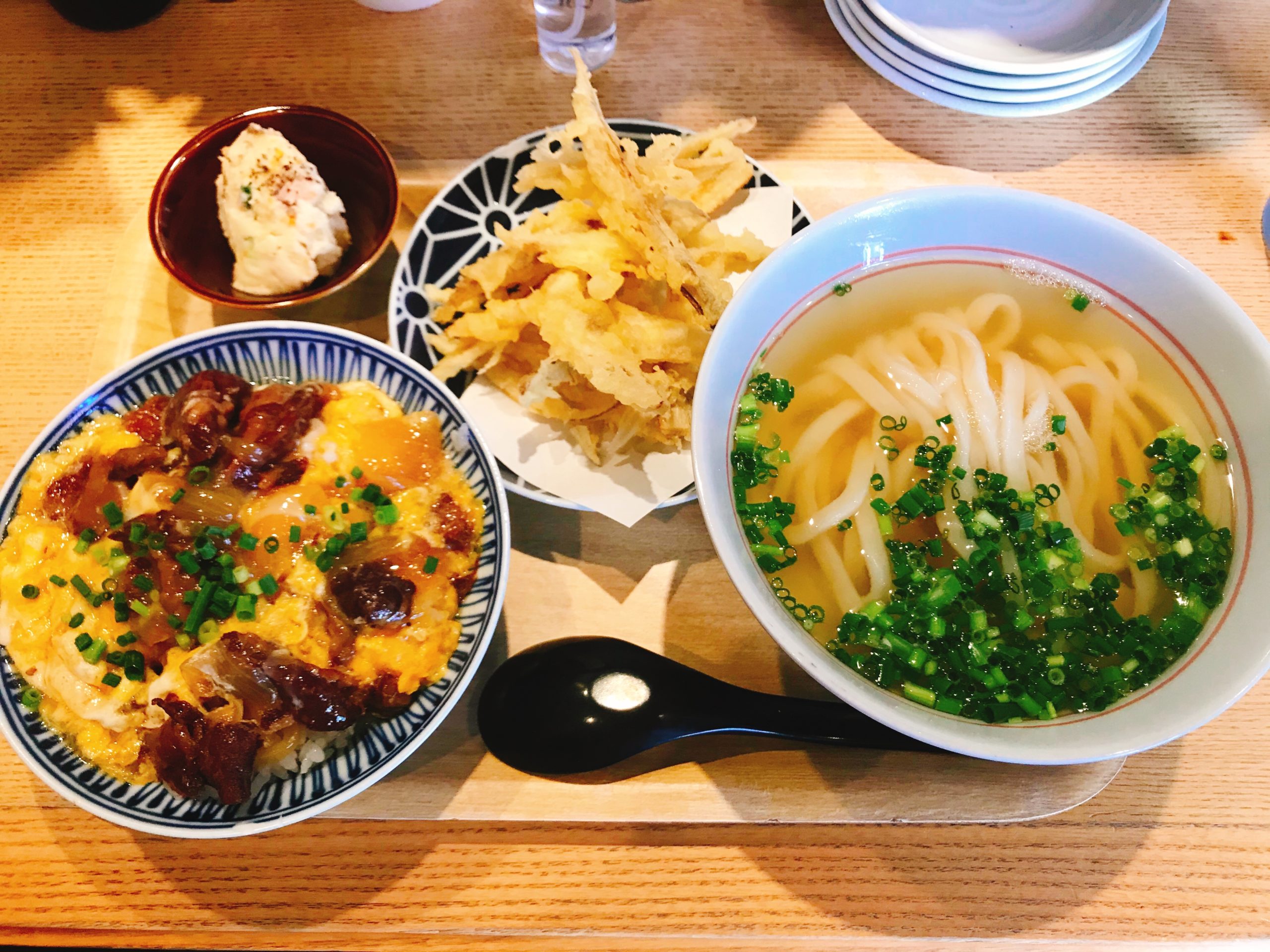 【福岡うどん】春吉のうどん酒場で絶品ランチ『宇どんヤ かまわん』