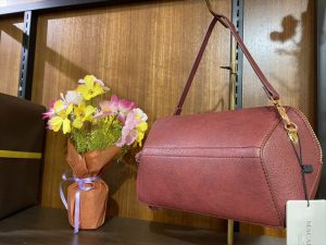 【雑貨店のスタッフが選ぶ一押しアイテム】いろいろ入る小さめバッグ！