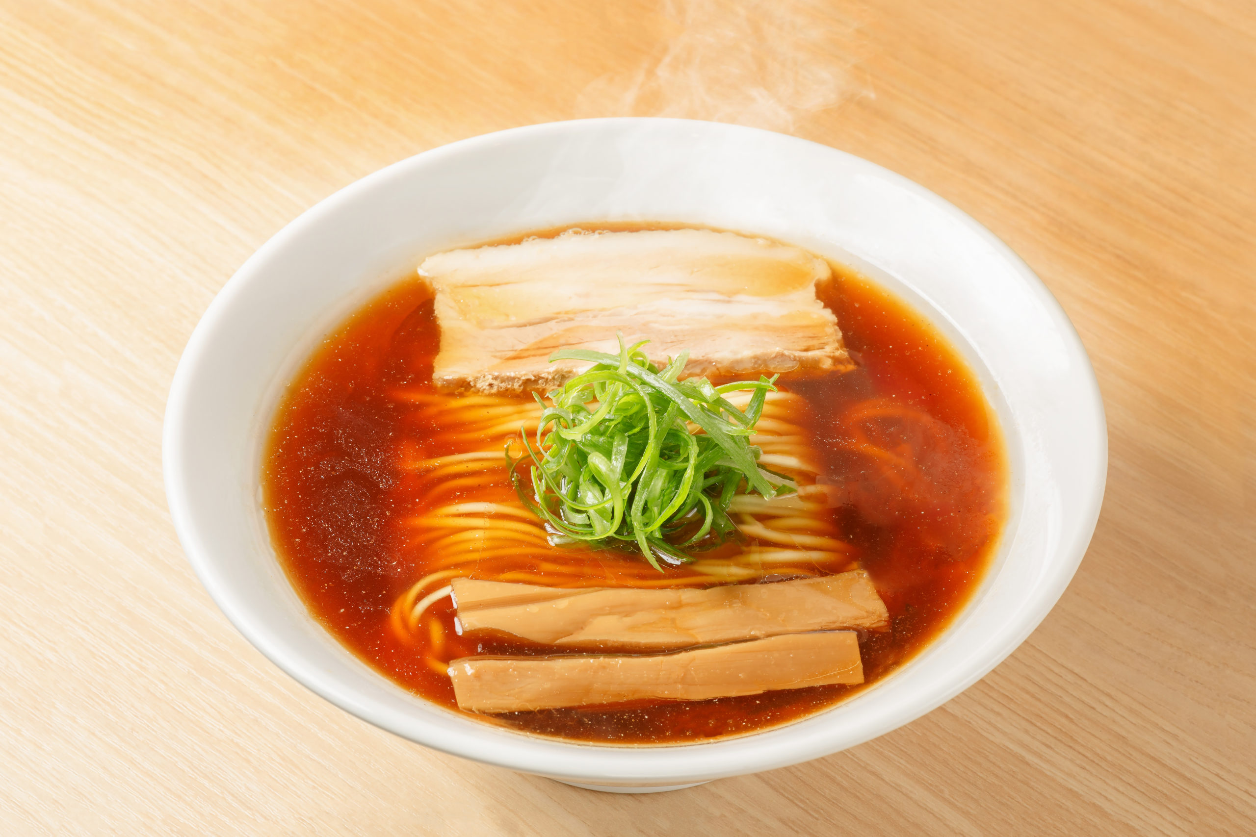 【福岡ラーメン】この麺にしてこのスープあり！味の一体感を楽しむ黒・白醤油『らぁ麺 麦造』