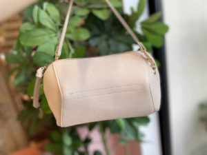 【雑貨店スタッフ一押しアイテム】個性が光る☆～ペンタゴンロータスポシェット～