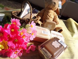 【雑貨店スタッフ一押しアイテム】ふんわりタッチのくまさん🐻がかわいい”モコモカ”ランチグッズ♪