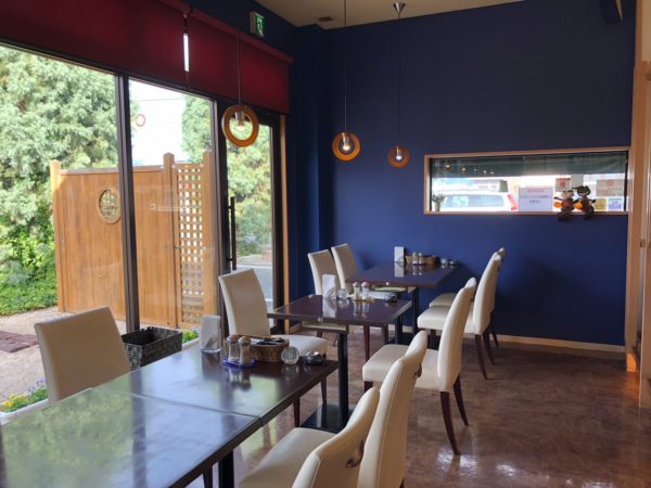 お庭が見られるテーブル席