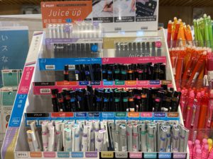 【雑貨店スタッフ一押しアイテム】カラフルな色で気持ちもあがる！　juice up ボールペン