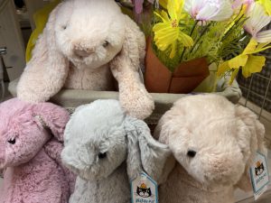 【雑貨店スタッフ一押しアイテム】肌ざわりが最高 ♡ 人気のうさぎのぬいぐるみ