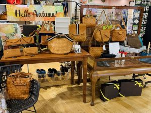 【雑貨店スタッフ一押しアイテム】唯一無二の商品に！！本革の鞄＆財布♪