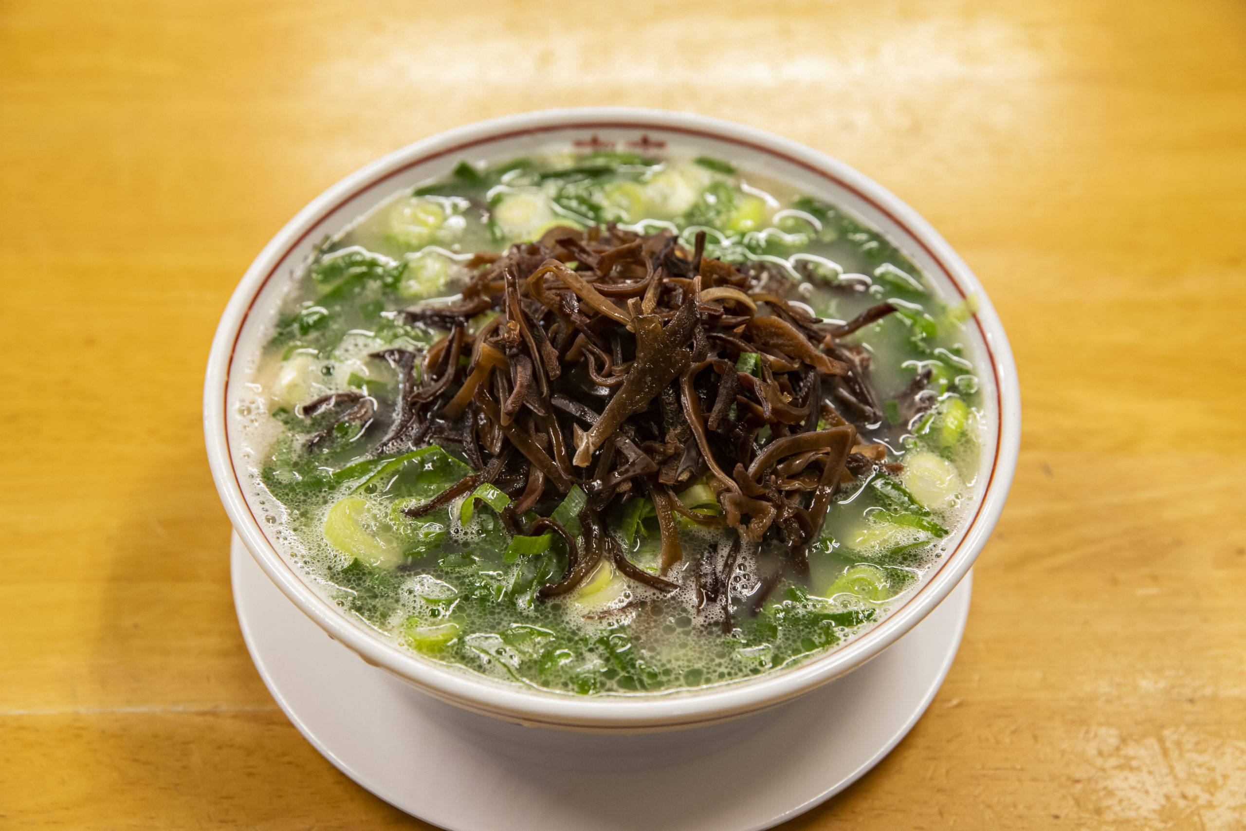 【福岡ラーメン】ネギ好きには堪らない！ ノスタルジックな古き良き博多ラーメン『住吉亭』