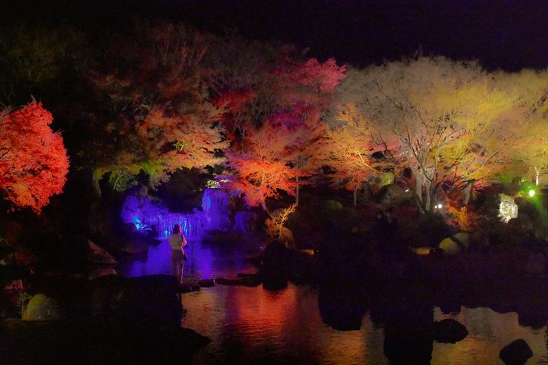 大分観光】『渓石園』で紅葉狩り！日本庭園と紅葉の幻想的な景色が