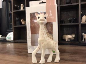 【雑貨店スタッフ一押しアイテム】赤ちゃんの大切な5感に働きかける最初のおもちゃ！キリンのソフィー！