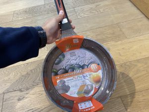 【雑貨店スタッフ一押しアイテム】大人気！料理人も唸るフライパン「スーパーストーンバリア」