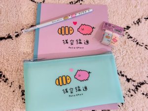 【雑貨店スタッフ一押しアイテム】イラストと文字がちょっぴりシュールなノート＆ペンケース入荷しました💖