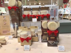 【雑貨店スタッフ一押しアイテム】繊細な毛が優しい触り心地♪伝統職人の技術と知恵が詰まった体に使えるボディブラシ♪