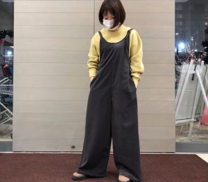 【雑貨店スタッフ一押しアイテム】絶妙カラーがかわいい💛サロペットと裏起毛のスウェットをスタッフが着てみました！