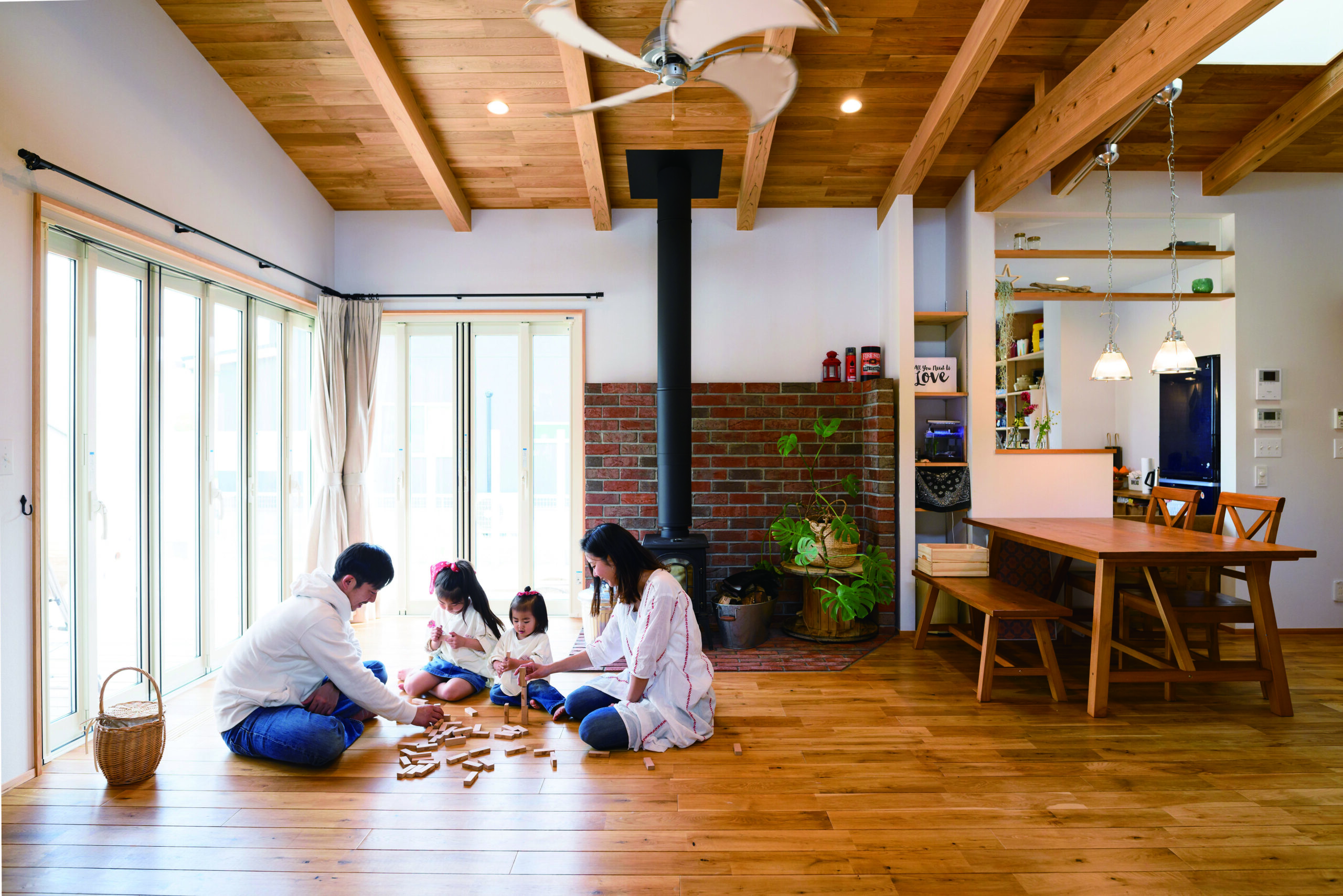 【住工房プラスアルファがつくった新築住宅】家の中も外も、子どもたちが元気に走り回る笑顔の絶えない家
