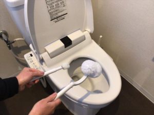 【雑貨店ハウズスタッフ一押しアイテム】２分に１個売れている人気の商品！！トイレ掃除のニーズに答えたブラシ！