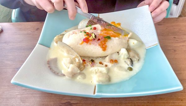 ふわトロのオムレツを割ると…!