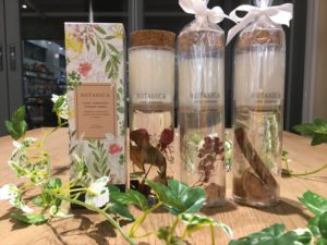 【雑貨店ハウズスタッフ一押しアイテム】まるで植物標本🌸インテリアとしても楽しめるフレグランスキャンドル🌸