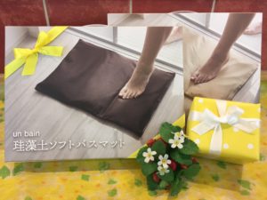 【雑貨店ハウズスタッフ一押しアイテム】新たな形の珪藻土バスマット「un bain 珪藻土ソフトバスマット」♪