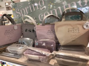 【雑貨店ハウズスタッフ一押しアイテム】ウサギに癒される♪可愛らしいトートバック＆ランチボックスで楽しくなります♪♪